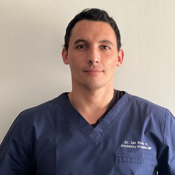 Dr Ian Raby Olavarría de clinica Dental Dalí