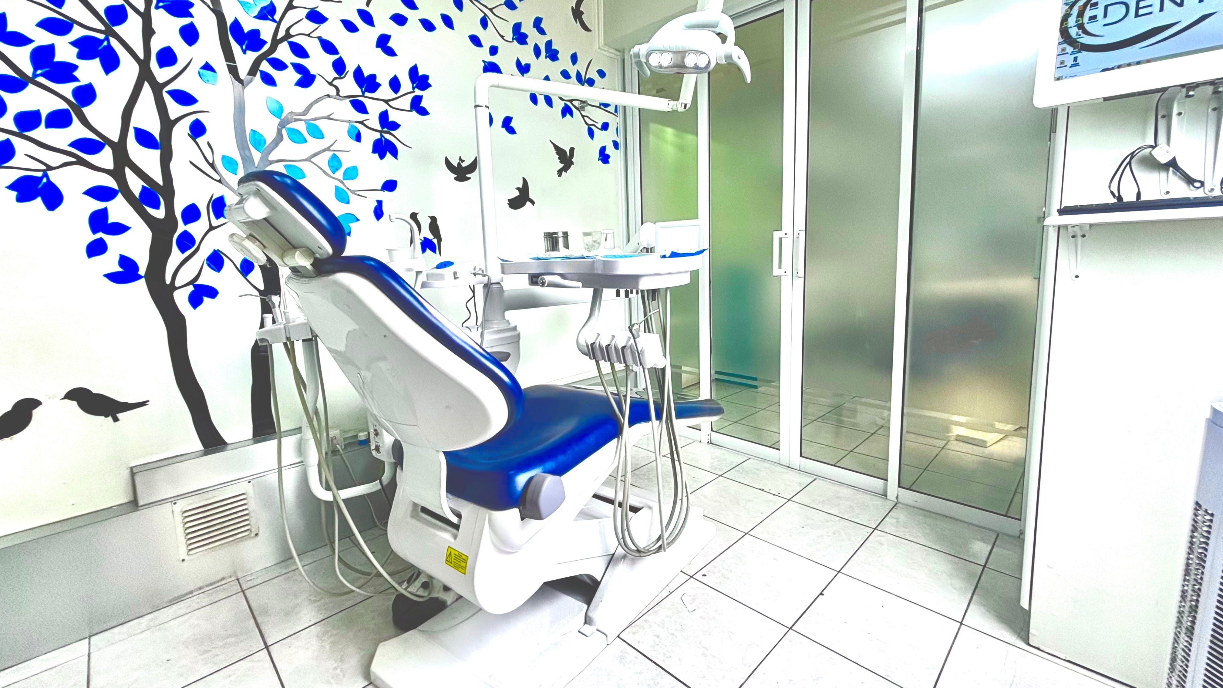Box odontológico de clínica dental Dalí en Santiago