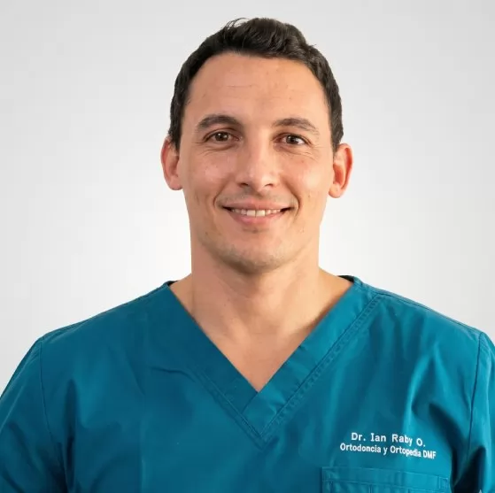 Dr. Ian Raby Olavarría