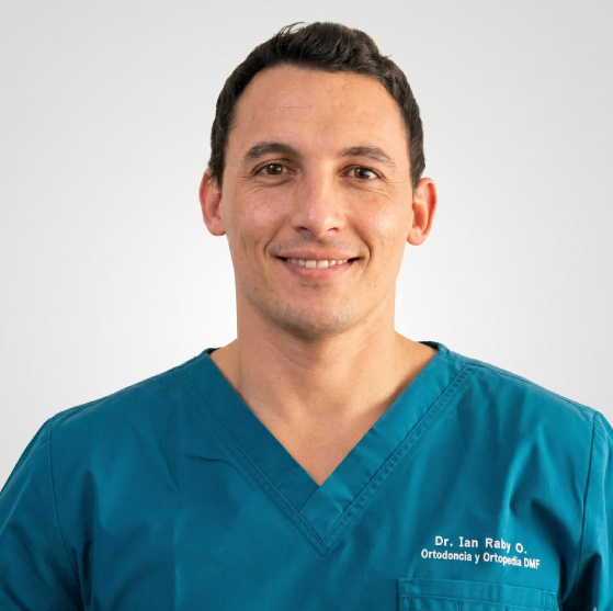 Dr. Ian Raby Olavarría